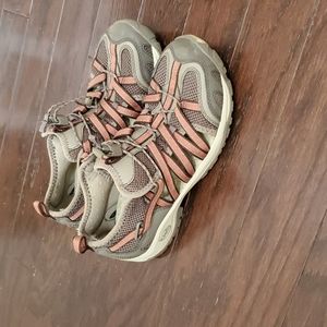 Bungee Chaco water sandals